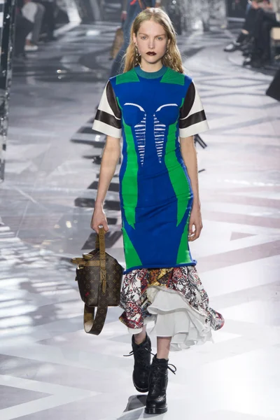 Look 24